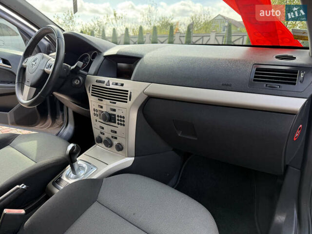 Серый Опель Астра, объемом двигателя 1.6 л и пробегом 180 тыс. км за 6750 $, фото 77 на Automoto.ua