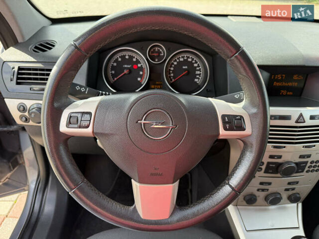 Серый Опель Астра, объемом двигателя 1.6 л и пробегом 180 тыс. км за 6750 $, фото 62 на Automoto.ua