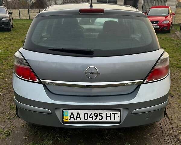 Серый Опель Астра, объемом двигателя 1.4 л и пробегом 147 тыс. км за 5400 $, фото 4 на Automoto.ua