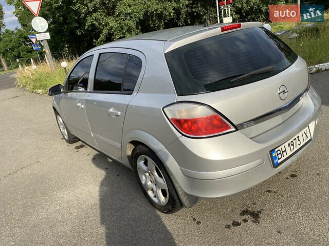 Серый Опель Астра, объемом двигателя 1.6 л и пробегом 290 тыс. км за 4500 $, фото 3 на Automoto.ua