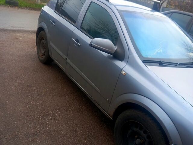 Серый Опель Астра, объемом двигателя 1.4 л и пробегом 250 тыс. км за 4600 $, фото 1 на Automoto.ua