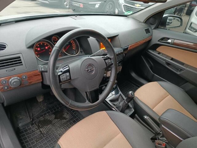 Серый Опель Астра, объемом двигателя 1.6 л и пробегом 255 тыс. км за 6490 $, фото 19 на Automoto.ua