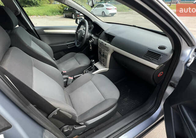 Серый Опель Астра, объемом двигателя 1.6 л и пробегом 255 тыс. км за 5400 $, фото 15 на Automoto.ua