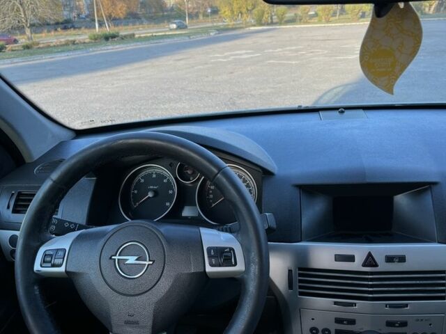 Серый Опель Астра, объемом двигателя 1.7 л и пробегом 300 тыс. км за 4000 $, фото 5 на Automoto.ua