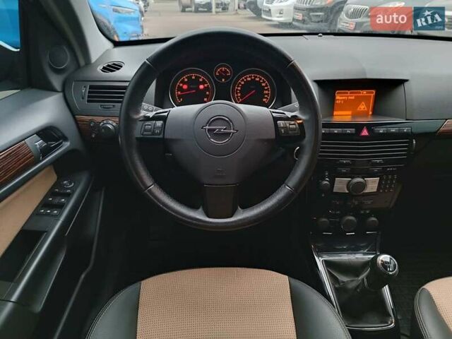 Серый Опель Астра, объемом двигателя 1.6 л и пробегом 255 тыс. км за 6490 $, фото 14 на Automoto.ua