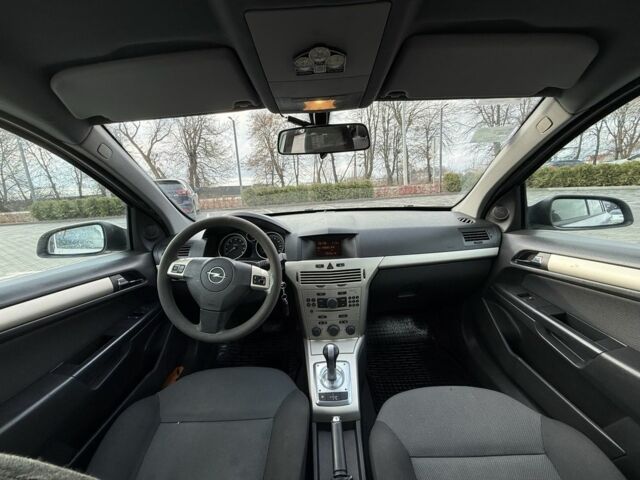 Серый Опель Астра, объемом двигателя 1.6 л и пробегом 315 тыс. км за 3900 $, фото 8 на Automoto.ua