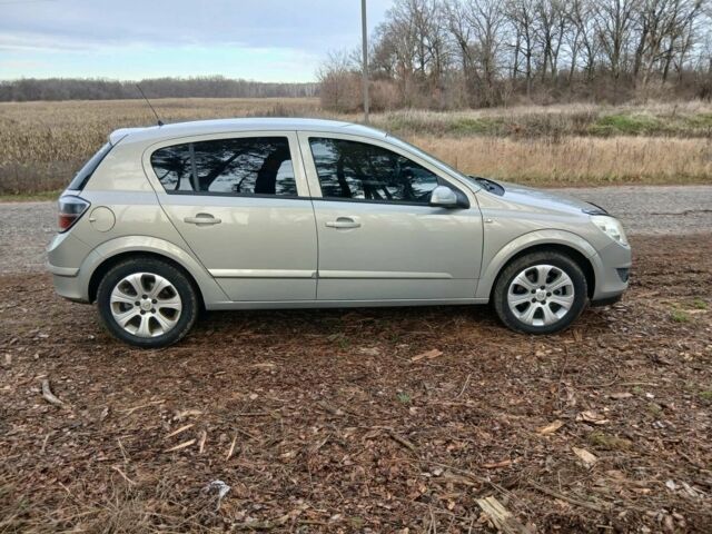 Серый Опель Астра, объемом двигателя 1.6 л и пробегом 200 тыс. км за 4800 $, фото 2 на Automoto.ua