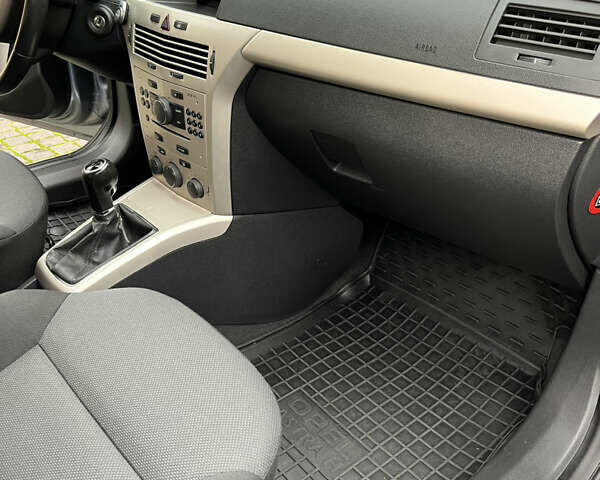 Сірий Опель Астра, об'ємом двигуна 1.6 л та пробігом 199 тис. км за 4999 $, фото 29 на Automoto.ua