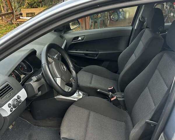 Серый Опель Астра, объемом двигателя 1.6 л и пробегом 160 тыс. км за 5000 $, фото 7 на Automoto.ua