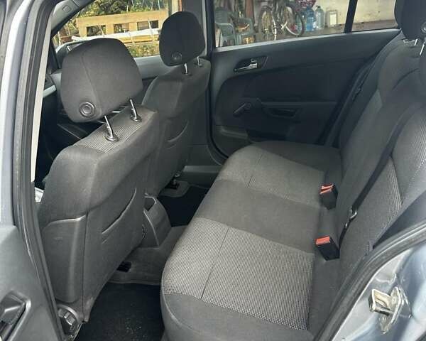 Серый Опель Астра, объемом двигателя 1.6 л и пробегом 160 тыс. км за 5000 $, фото 8 на Automoto.ua