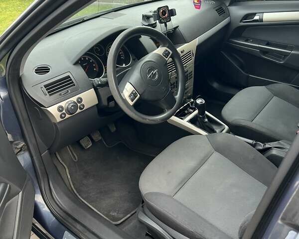 Серый Опель Астра, объемом двигателя 1.36 л и пробегом 223 тыс. км за 3500 $, фото 2 на Automoto.ua