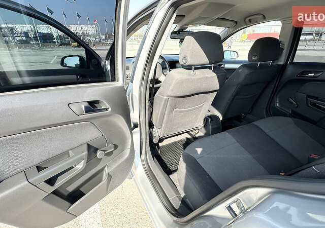 Серый Опель Астра, объемом двигателя 1.6 л и пробегом 235 тыс. км за 5200 $, фото 8 на Automoto.ua