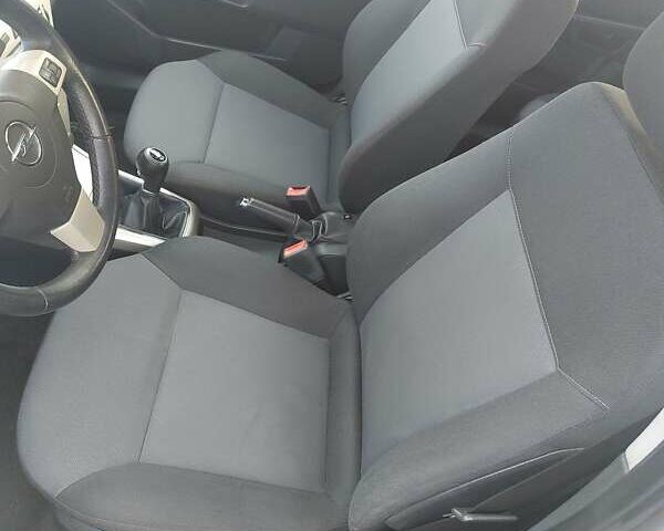 Серый Опель Астра, объемом двигателя 1.6 л и пробегом 223 тыс. км за 5600 $, фото 22 на Automoto.ua