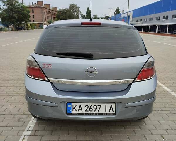 Серый Опель Астра, объемом двигателя 1.69 л и пробегом 350 тыс. км за 5100 $, фото 3 на Automoto.ua