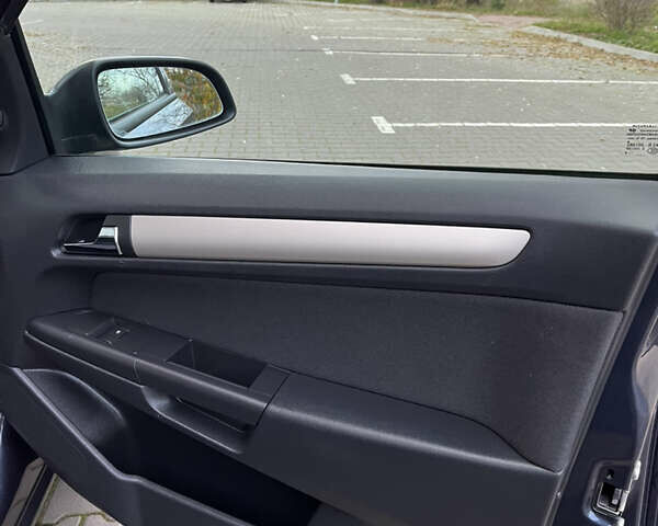 Серый Опель Астра, объемом двигателя 1.6 л и пробегом 207 тыс. км за 5800 $, фото 20 на Automoto.ua