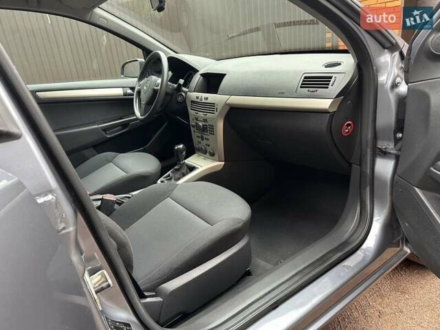 Серый Опель Астра, объемом двигателя 1.6 л и пробегом 236 тыс. км за 5499 $, фото 15 на Automoto.ua