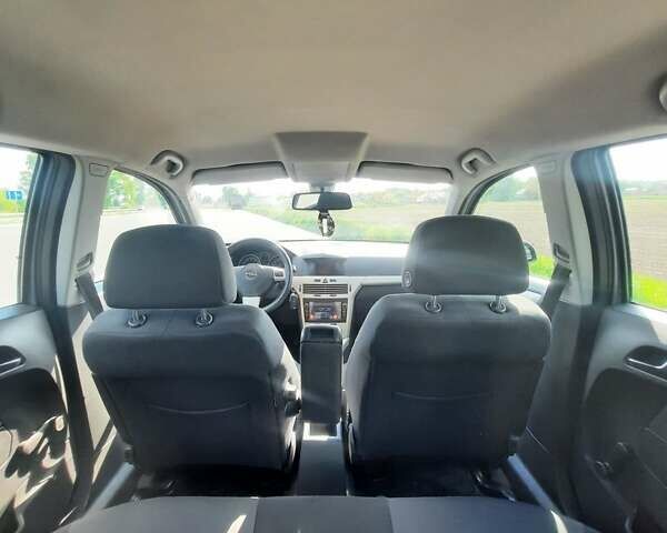 Серый Опель Астра, объемом двигателя 1.6 л и пробегом 168 тыс. км за 5300 $, фото 9 на Automoto.ua