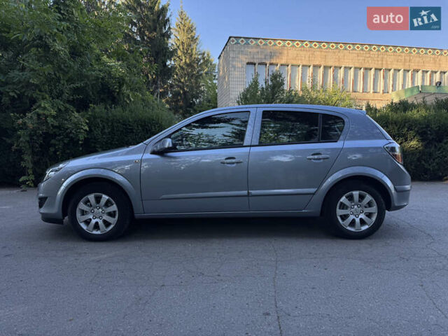 Серый Опель Астра, объемом двигателя 1.6 л и пробегом 194 тыс. км за 5550 $, фото 7 на Automoto.ua