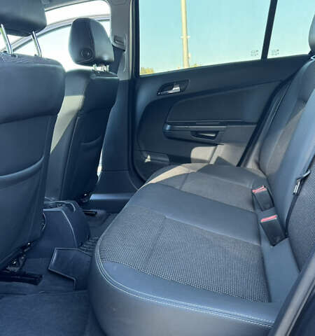 Серый Опель Астра, объемом двигателя 1.7 л и пробегом 238 тыс. км за 5200 $, фото 6 на Automoto.ua