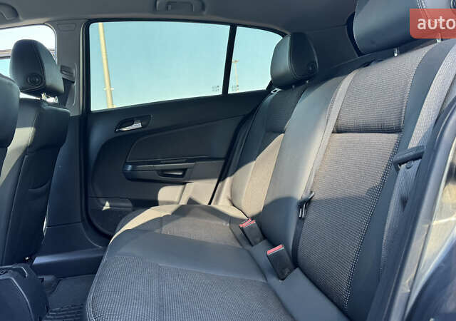 Серый Опель Астра, объемом двигателя 1.7 л и пробегом 238 тыс. км за 5200 $, фото 9 на Automoto.ua