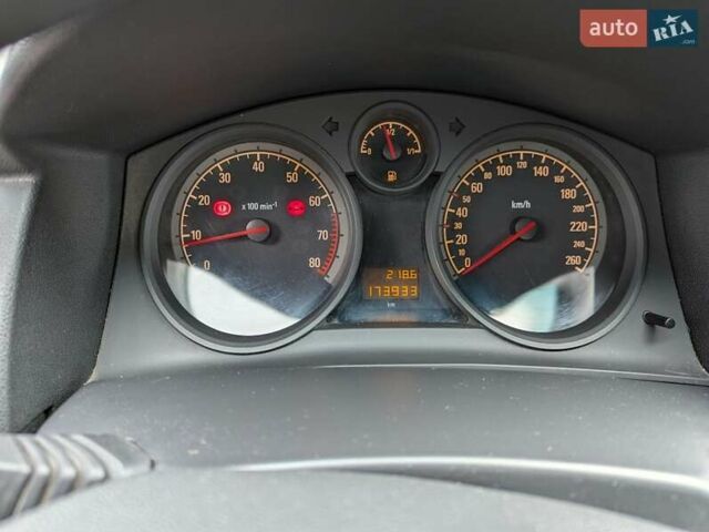 Серый Опель Астра, объемом двигателя 1.4 л и пробегом 174 тыс. км за 4800 $, фото 9 на Automoto.ua