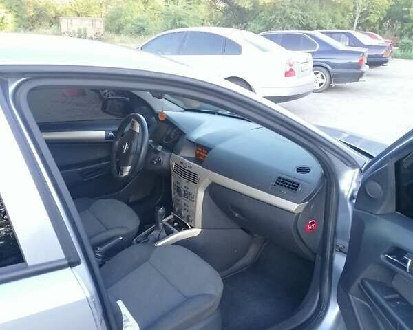 Серый Опель Астра, объемом двигателя 1.4 л и пробегом 260 тыс. км за 5099 $, фото 5 на Automoto.ua