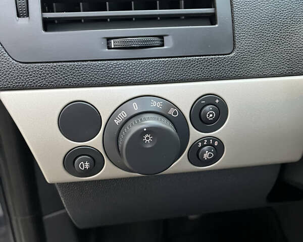 Серый Опель Астра, объемом двигателя 1.6 л и пробегом 207 тыс. км за 5800 $, фото 26 на Automoto.ua