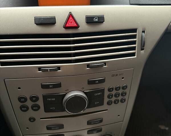 Серый Опель Астра, объемом двигателя 1.36 л и пробегом 260 тыс. км за 4500 $, фото 40 на Automoto.ua