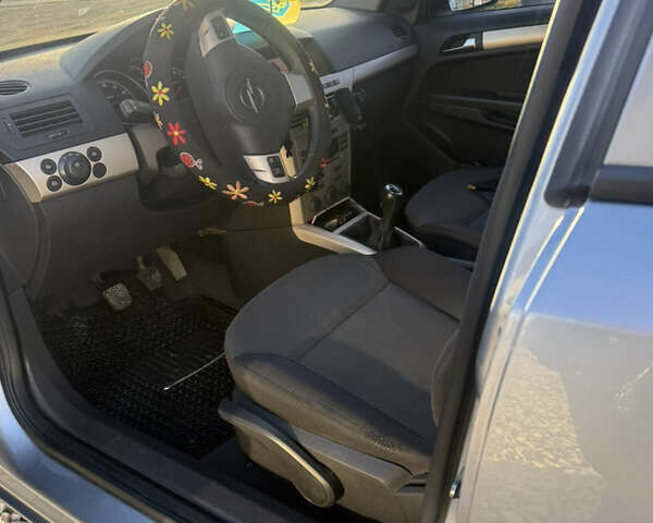 Серый Опель Астра, объемом двигателя 1.8 л и пробегом 204 тыс. км за 5500 $, фото 1 на Automoto.ua