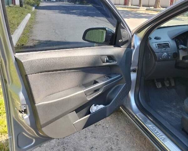 Серый Опель Астра, объемом двигателя 1.4 л и пробегом 333 тыс. км за 5100 $, фото 17 на Automoto.ua