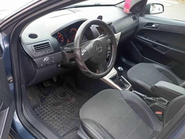 Серый Опель Астра, объемом двигателя 1.4 л и пробегом 212 тыс. км за 4000 $, фото 8 на Automoto.ua