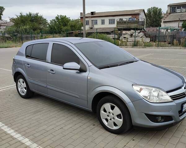 Серый Опель Астра, объемом двигателя 1.69 л и пробегом 350 тыс. км за 5100 $, фото 1 на Automoto.ua