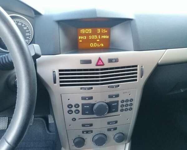 Серый Опель Астра, объемом двигателя 1.4 л и пробегом 260 тыс. км за 5099 $, фото 3 на Automoto.ua