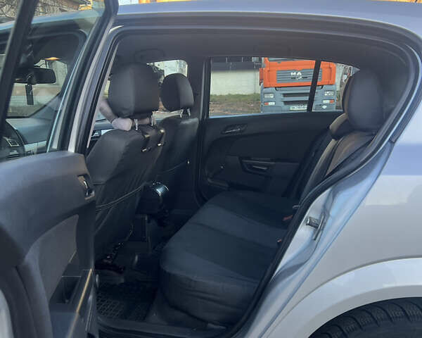 Сірий Опель Астра, об'ємом двигуна 1.7 л та пробігом 310 тис. км за 5000 $, фото 11 на Automoto.ua