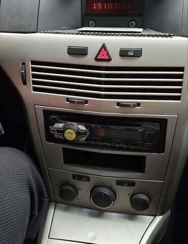 Сірий Опель Астра, об'ємом двигуна 1.6 л та пробігом 260 тис. км за 4800 $, фото 8 на Automoto.ua