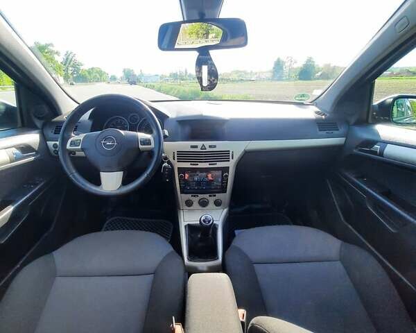 Серый Опель Астра, объемом двигателя 1.6 л и пробегом 168 тыс. км за 5300 $, фото 8 на Automoto.ua