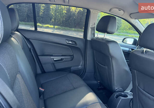 Серый Опель Астра, объемом двигателя 1.7 л и пробегом 238 тыс. км за 5200 $, фото 12 на Automoto.ua