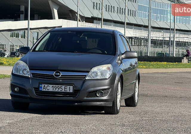 Серый Опель Астра, объемом двигателя 1.7 л и пробегом 238 тыс. км за 5200 $, фото 18 на Automoto.ua