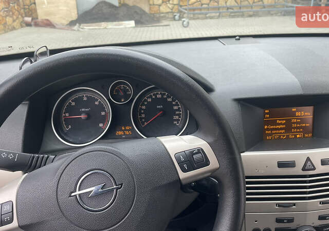 Серый Опель Астра, объемом двигателя 1.7 л и пробегом 285 тыс. км за 5399 $, фото 3 на Automoto.ua