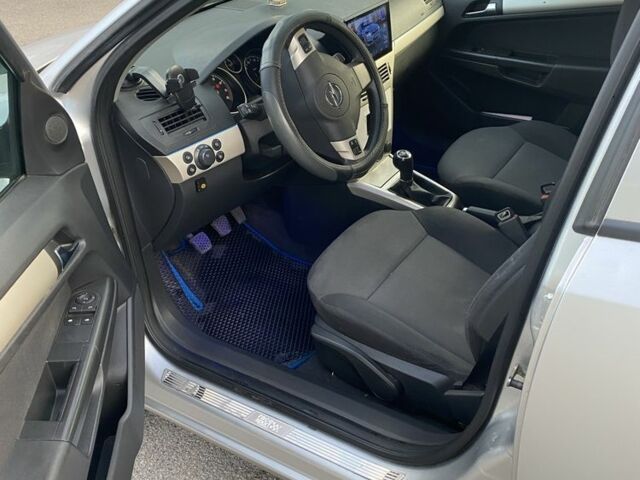 Опель Астра 2008 в Днепре (Днепропетровске) на Automoto.ua Серый Опель Астра, объемом двигателя 1.6 л и пробегом 252 тыс. км за 4300 $, фото 2 на Automoto.ua