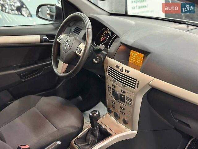 Серый Опель Астра, объемом двигателя 1.6 л и пробегом 117 тыс. км за 6999 $, фото 17 на Automoto.ua