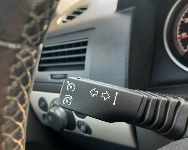 Серый Опель Астра, объемом двигателя 1.6 л и пробегом 168 тыс. км за 5300 $, фото 10 на Automoto.ua