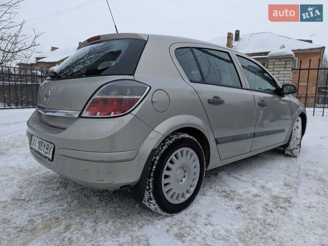 Серый Опель Астра, объемом двигателя 1.4 л и пробегом 174 тыс. км за 4800 $, фото 2 на Automoto.ua