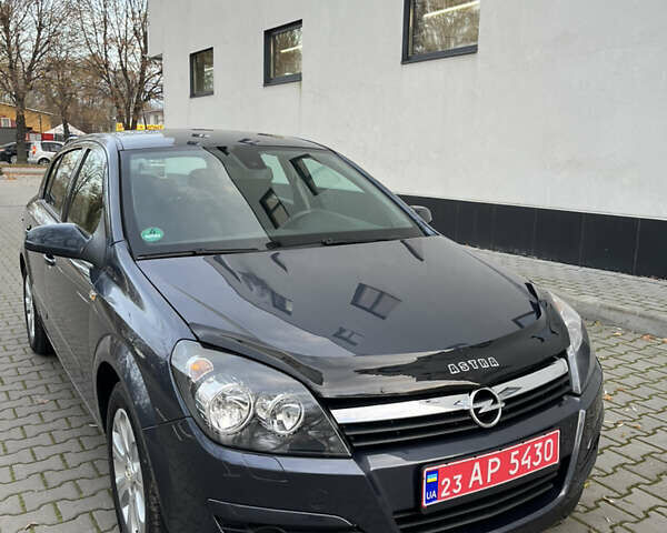 Серый Опель Астра, объемом двигателя 1.6 л и пробегом 207 тыс. км за 5800 $, фото 1 на Automoto.ua