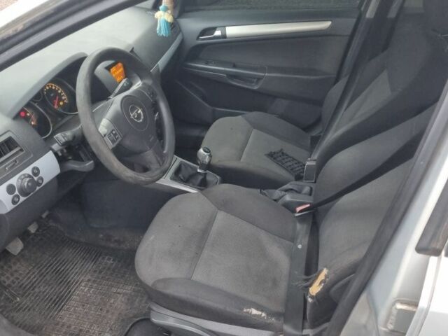 Серый Опель Астра, объемом двигателя 1.9 л и пробегом 300 тыс. км за 1500 $, фото 4 на Automoto.ua