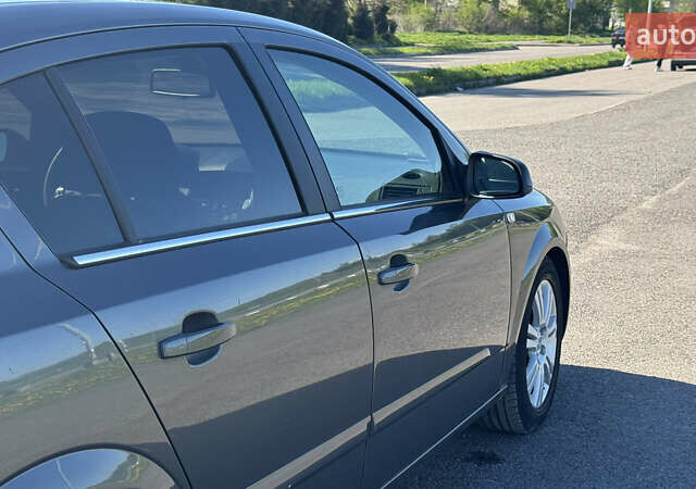 Серый Опель Астра, объемом двигателя 1.7 л и пробегом 238 тыс. км за 5200 $, фото 26 на Automoto.ua