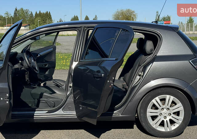 Серый Опель Астра, объемом двигателя 1.7 л и пробегом 238 тыс. км за 5200 $, фото 32 на Automoto.ua