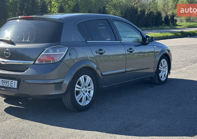 Серый Опель Астра, объемом двигателя 1.7 л и пробегом 238 тыс. км за 5200 $, фото 27 на Automoto.ua