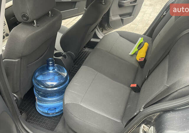 Серый Опель Астра, объемом двигателя 1.7 л и пробегом 285 тыс. км за 5399 $, фото 4 на Automoto.ua