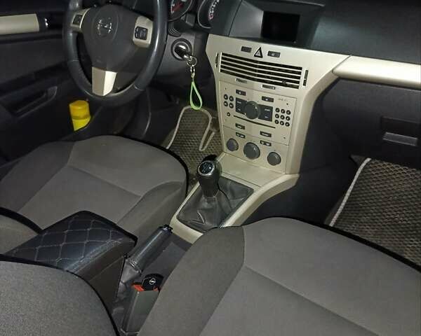 Сірий Опель Астра, об'ємом двигуна 1.6 л та пробігом 180 тис. км за 5700 $, фото 34 на Automoto.ua